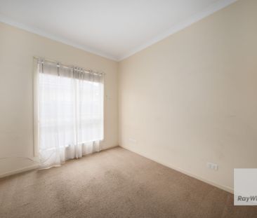 Comfortable & Convenient Living in St Albans - Photo 6
