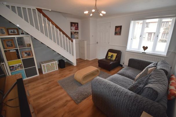 Southlands, Basingstoke - Photo 1