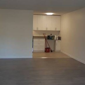 2 Bedroom Apt Commercial Dr - Photo 2