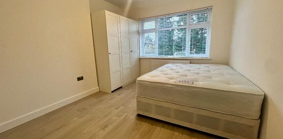 Old Oak Road, East Acton, London, W3 7HE - Photo 2