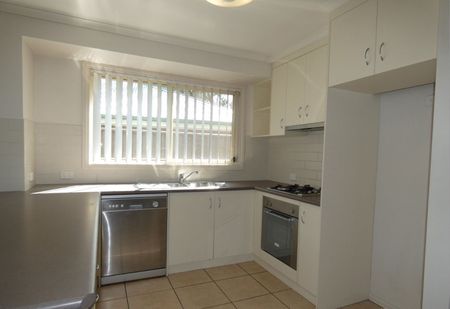 TOWNHOUSE GEM! - Photo 4