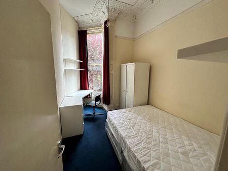 4 bedroom flat to rent - Photo 2
