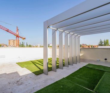 Luxury Semidetached House for rent in Madrid, Autonomous Region of Madrid - Photo 1
