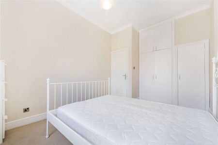 2 bedroom flat in Belsize Park - Photo 3