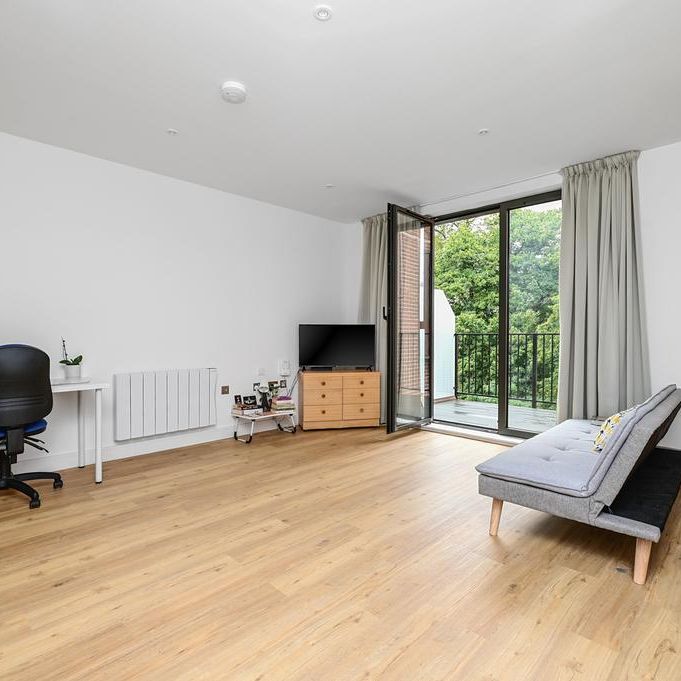 Studio to rent - Photo 1