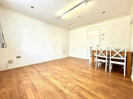 Masefield Lane, Hayes, UB4 - Photo 1