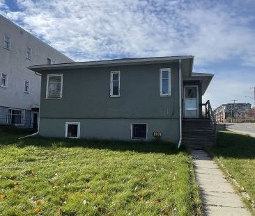 GREAT LOCATION! INNER CITY - UPTOWN 17TH AVENUE SW., SCARBORO AREA ... - Photo 1