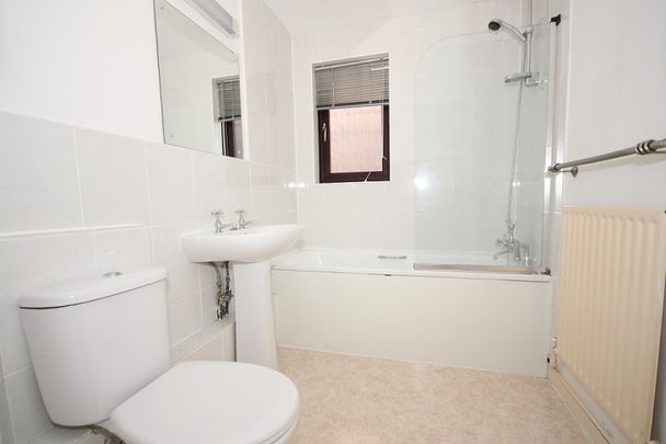 Oriental Road, Woking - Photo 1