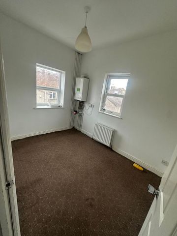 3 bedroom flat to rent - Photo 3