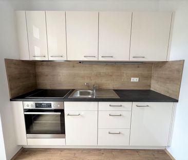 PROVISIONSFREI – Sanierte 2-Zimmer-Altbauwohnung mit separater Küch... - Foto 3