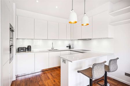 A beautifully refurbished two bedroom, two bathroom flat. - Photo 2