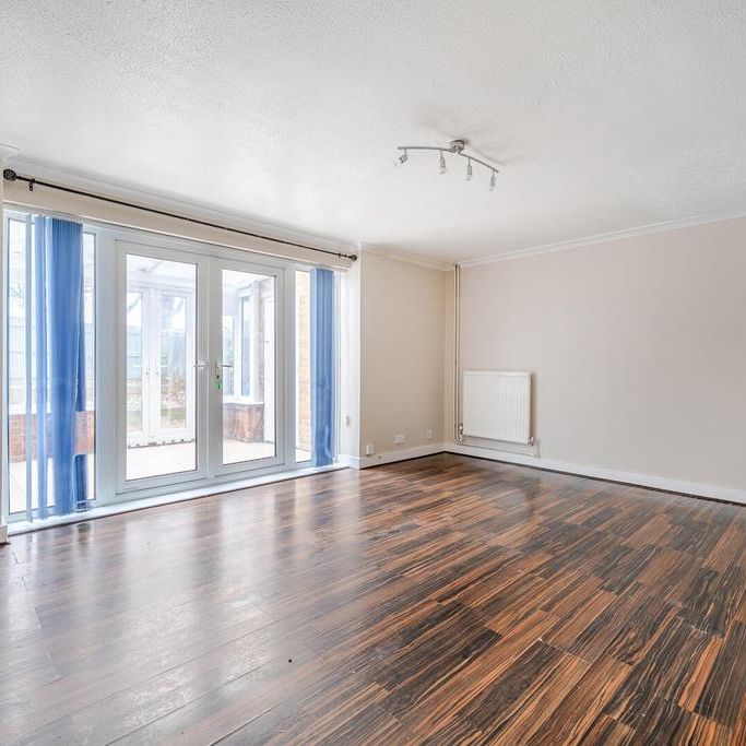 3 bedroom property to rent - Photo 1