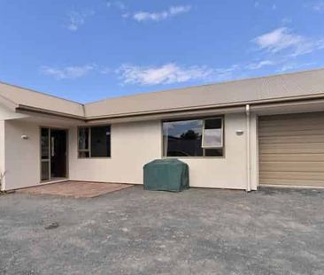 Central Richmond Family Home. - Photo 2