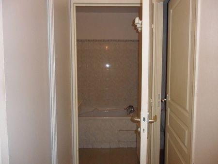 Location Appartement 1 Pièce 35 m² - Photo 3