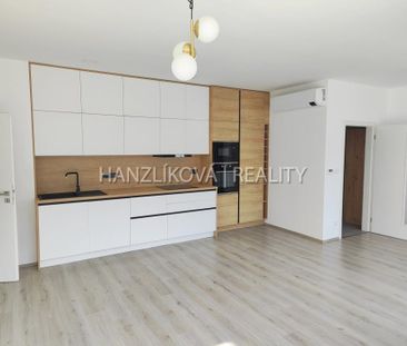 Pronájem bytu 3+kk 104 m2 - Fotografie 5
