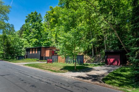 For Lease - 1323 Hidden Valley Road, Burlington, Ontario - Photo 2