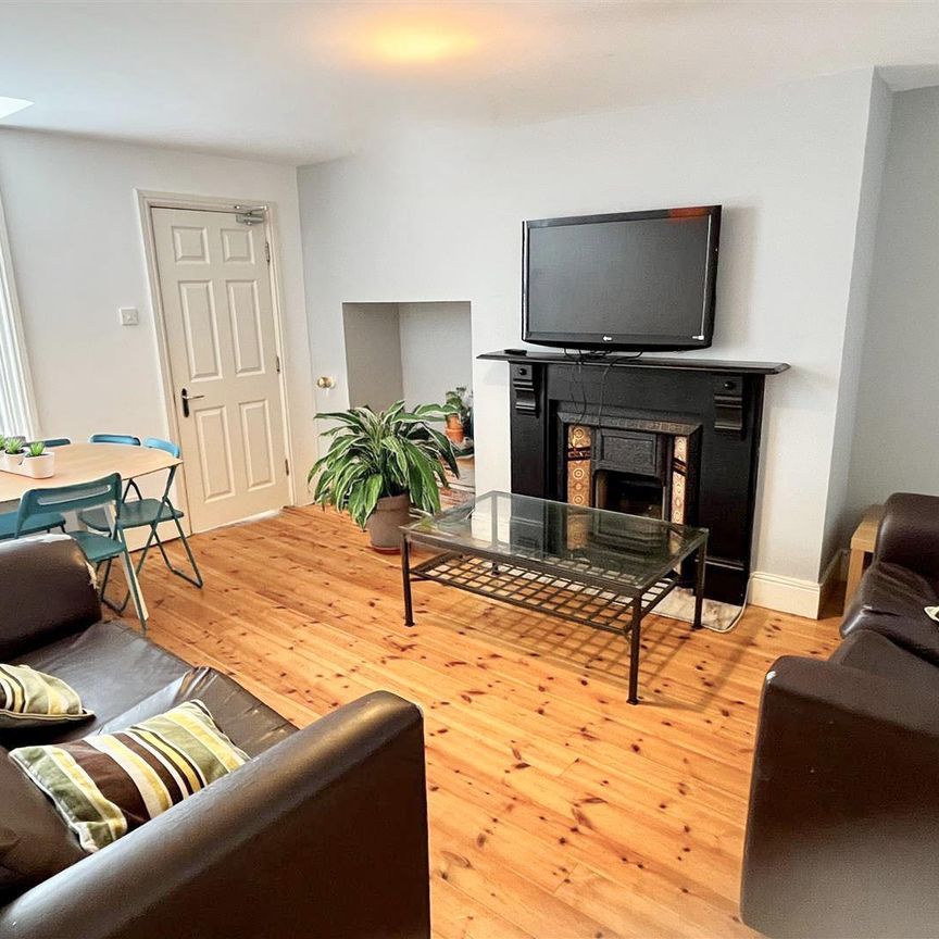 Bolingbroke Street, Heaton - Photo 1