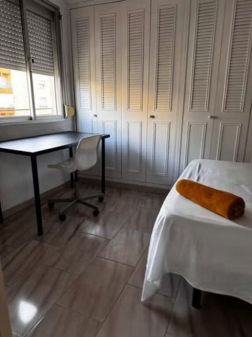 Calle Martínez Maldonado, Málaga, Andalusia 29010 - Photo 3