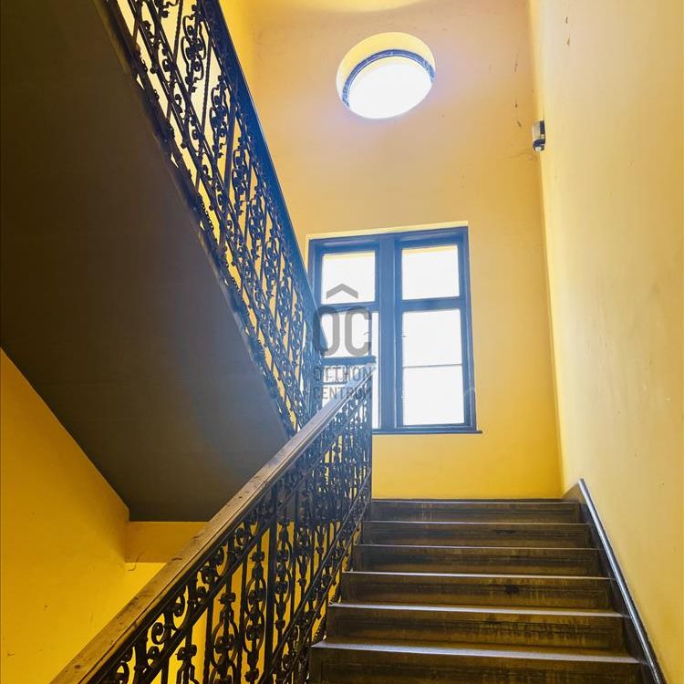 Kiadó átlagos állapotú lakás - Budapest VI. kerület - Fotó 1