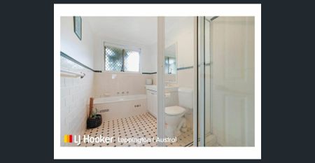 PERFECTLY SITUATED | WELL MAINTAINED VILLA - Photo 5