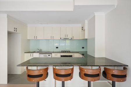 Oversized one-bedder with study or home office - Photo 3