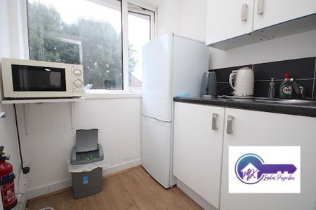 1 Bedroom Room in Flat Share To Rent - Photo 5