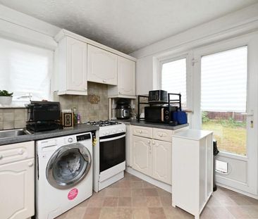 2 bedroom maisonette to rent - Photo 3