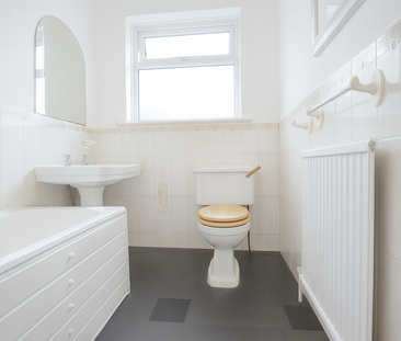 4 bedroom semi-detached house to rent - Photo 6