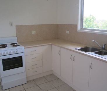 Comfortable 3-Bedroom Home with Spacious Yard in Convenient West Gl... - Photo 3