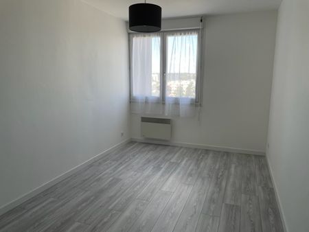 BELLEVUE PROCHE FACS APPARTEMENT TYPE 2 RENOVE 45 M2 - Photo 5