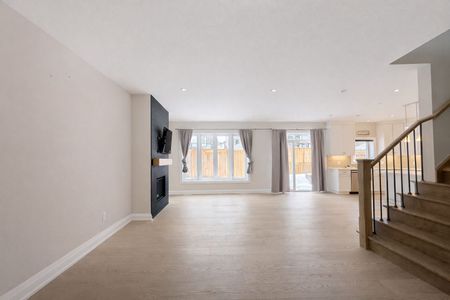 For Lease - 325 Sedgewood Street, Kitchener, Ontario - Photo 2