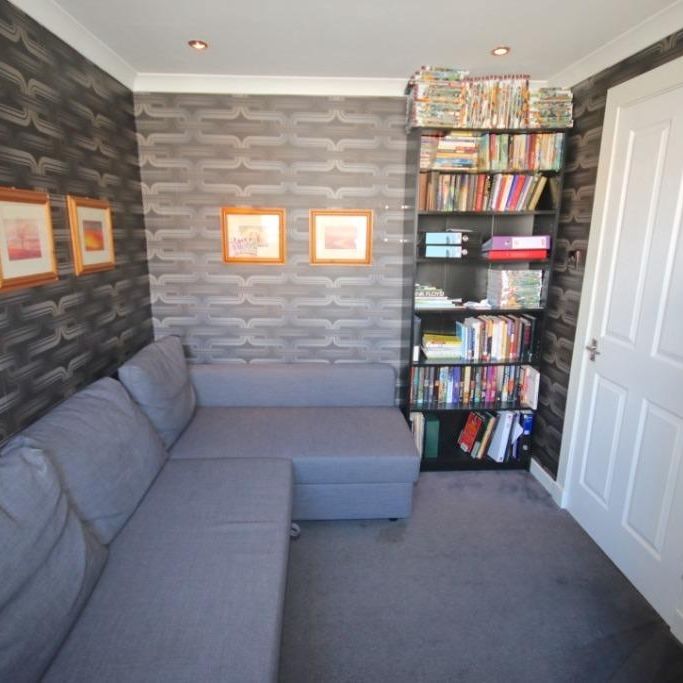 4 bedroom semi-detached house to rent - Photo 1