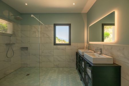 Rental House Ajaccio 7 Rooms 300 m² - Photo 4