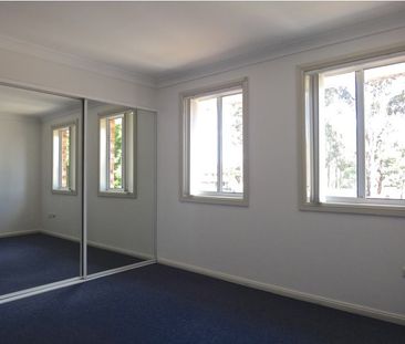 Beautiful townhouse in popular location next to Asyrian Church / Sc... - Photo 4