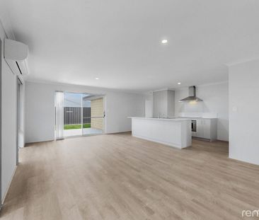 BEAUTIFUL FAMILY HOME - Photo 2