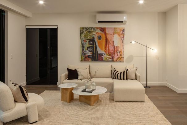 Tranquility in Sunrise Beach: a Luxurious Coastal Retreat - Photo 1