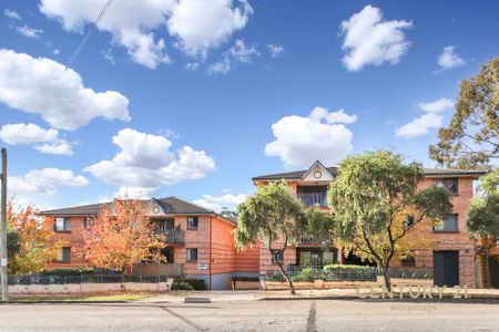 Modern Two Bedroom Unit - Photo 4