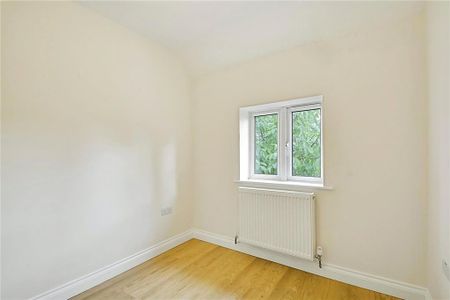 3 bedroom flat to rent - Photo 4