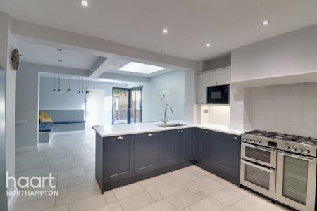 3 bedroom terraced house to rent - Photo 4