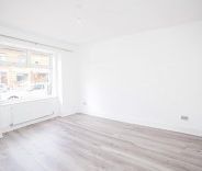 3 bed House - Terraced for Rent - Photo 2