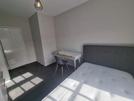 4 bedroom flat to rent - Photo 3
