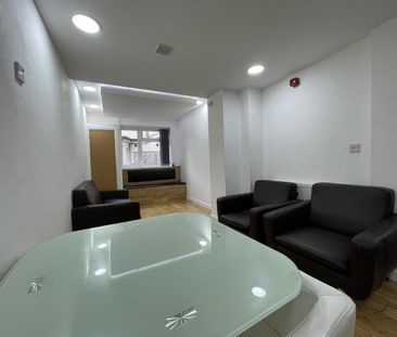 Richmond Crescent, Cardiff - Photo 1