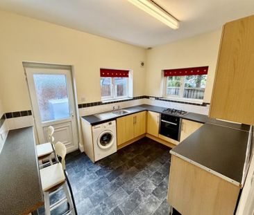 2 Bedroom End Terrace To Let - Photo 3