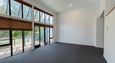 Modern Three-Storey Townhouse with Garage Parking on The Terrace - Photo 3