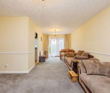 4 bedroom end of terrace house to rent - Photo 1