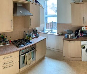 1 bedroom in a house share to rent - Photo 3