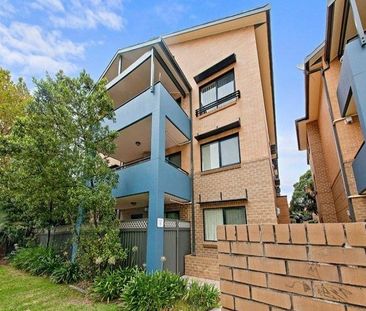Well presented 2 Bedroom security unit, close to buses. - Photo 3