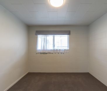 Two Bedroom Unit Close to City Centre - Photo 5