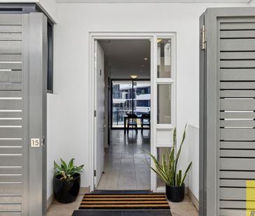 Spacious Furnished Apartment - Photo 2