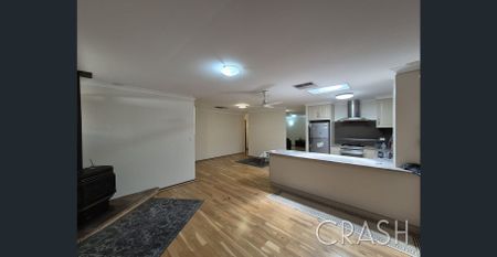 4x1 House in Eden Hill with Dual Driveway & Heaps of Parking - Photo 4